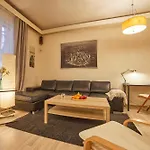 Central Luxury Cozy Modern Apartment