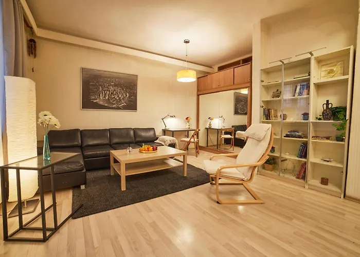 Central Luxury Cozy Modern Apartment